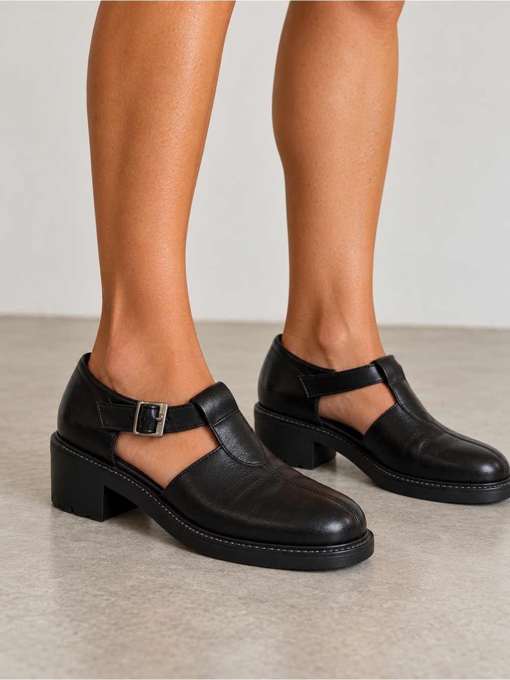 Vintage Espace Black Leather T-Strap Mary Jane Shoes 90s Y2K